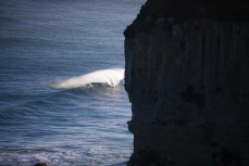 A big new swell fills in at St Clair, Dunedin, New Zealand.
Credit: www.boxoflight.com/Derek Morrison