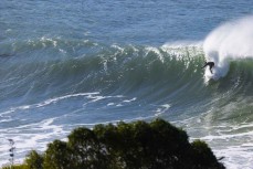 Late drop during a session at a surf break on the north coast, Dunedin, New Zealand.
Credit: www.boxoflight.com/Derek Morrison